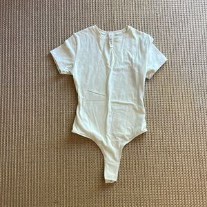 Skims Off-white, Medium T shirt, T shirt Bodysuit